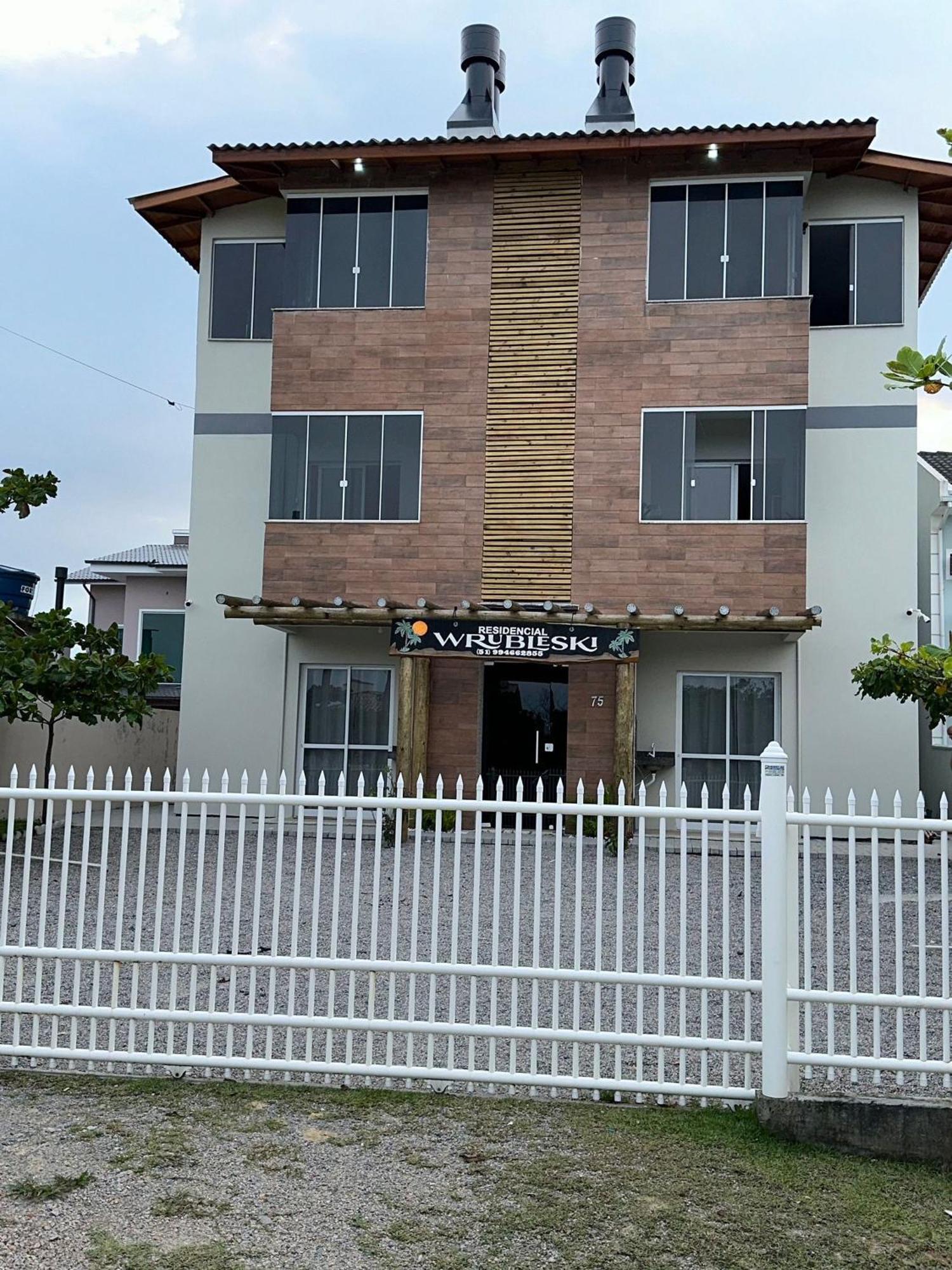 פיניירה Residencial Wrubleski Sc מראה חיצוני תמונה