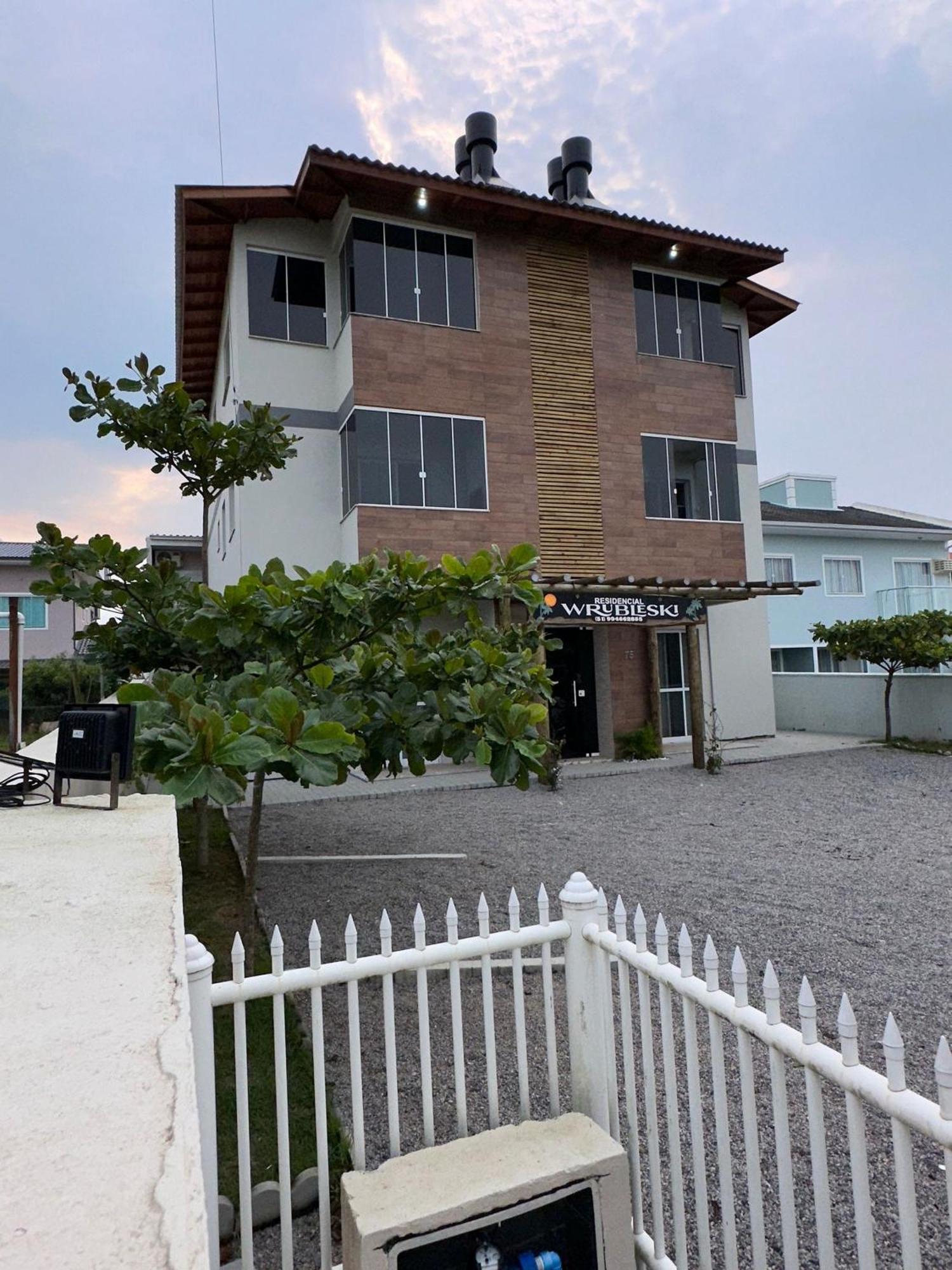 פיניירה Residencial Wrubleski Sc מראה חיצוני תמונה