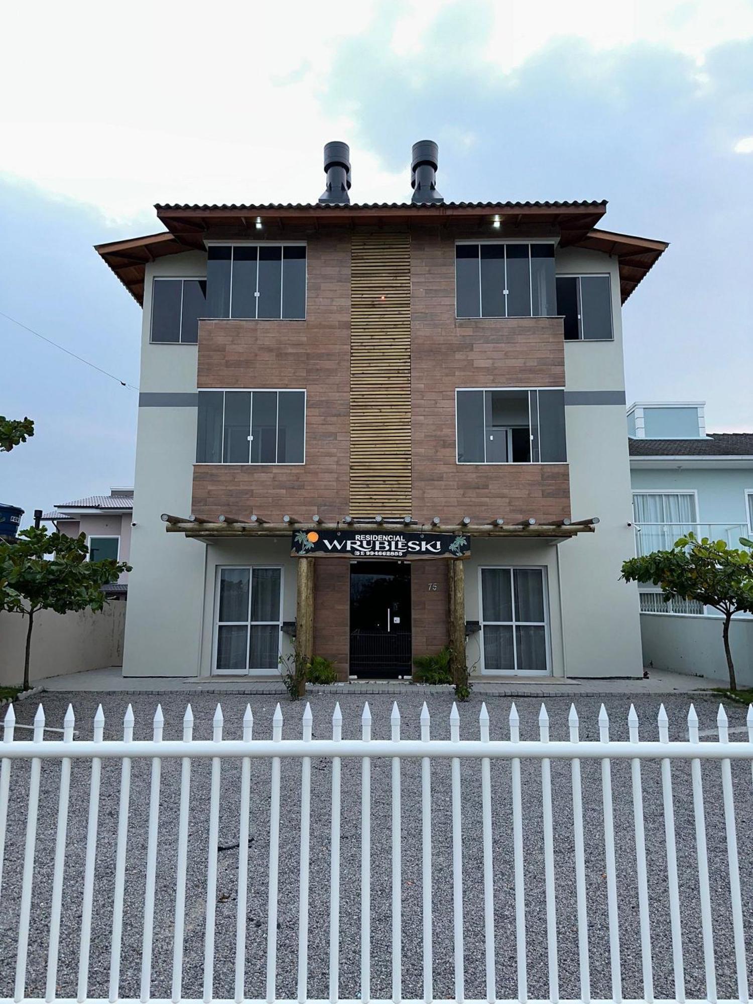 פיניירה Residencial Wrubleski Sc מראה חיצוני תמונה