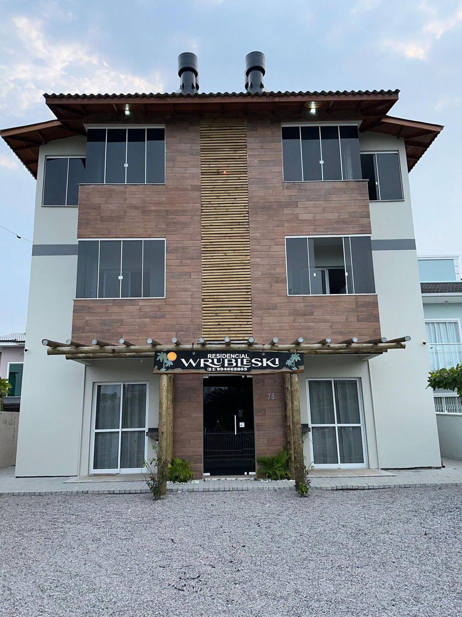 פיניירה Residencial Wrubleski Sc מראה חיצוני תמונה