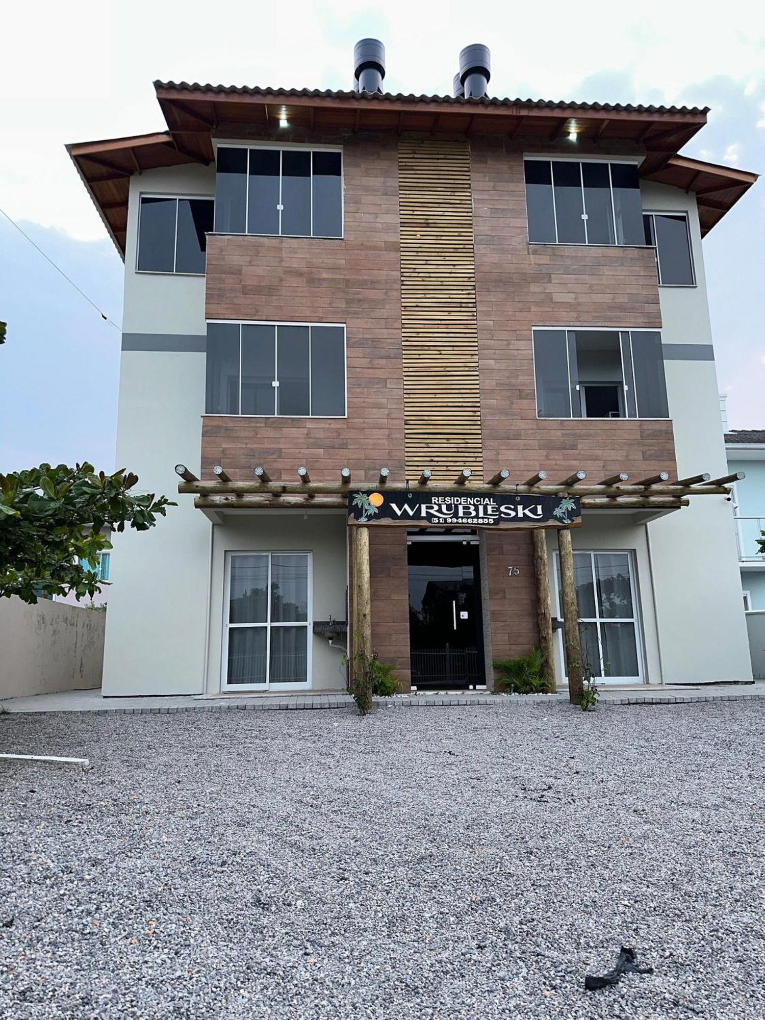 פיניירה Residencial Wrubleski Sc מראה חיצוני תמונה