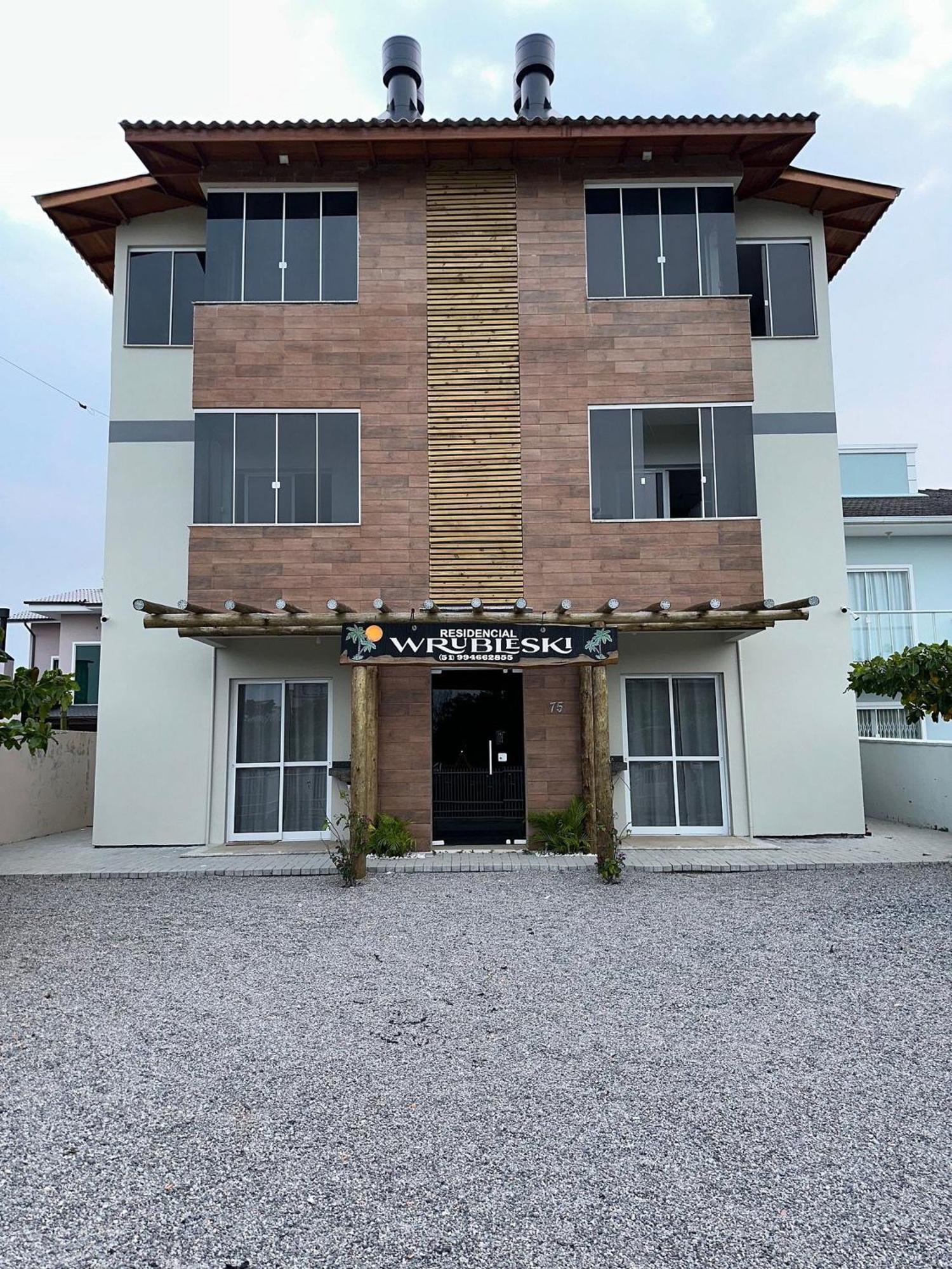 פיניירה Residencial Wrubleski Sc מראה חיצוני תמונה
